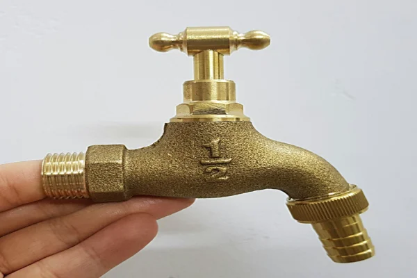 Vòi nước đồng tay vặn